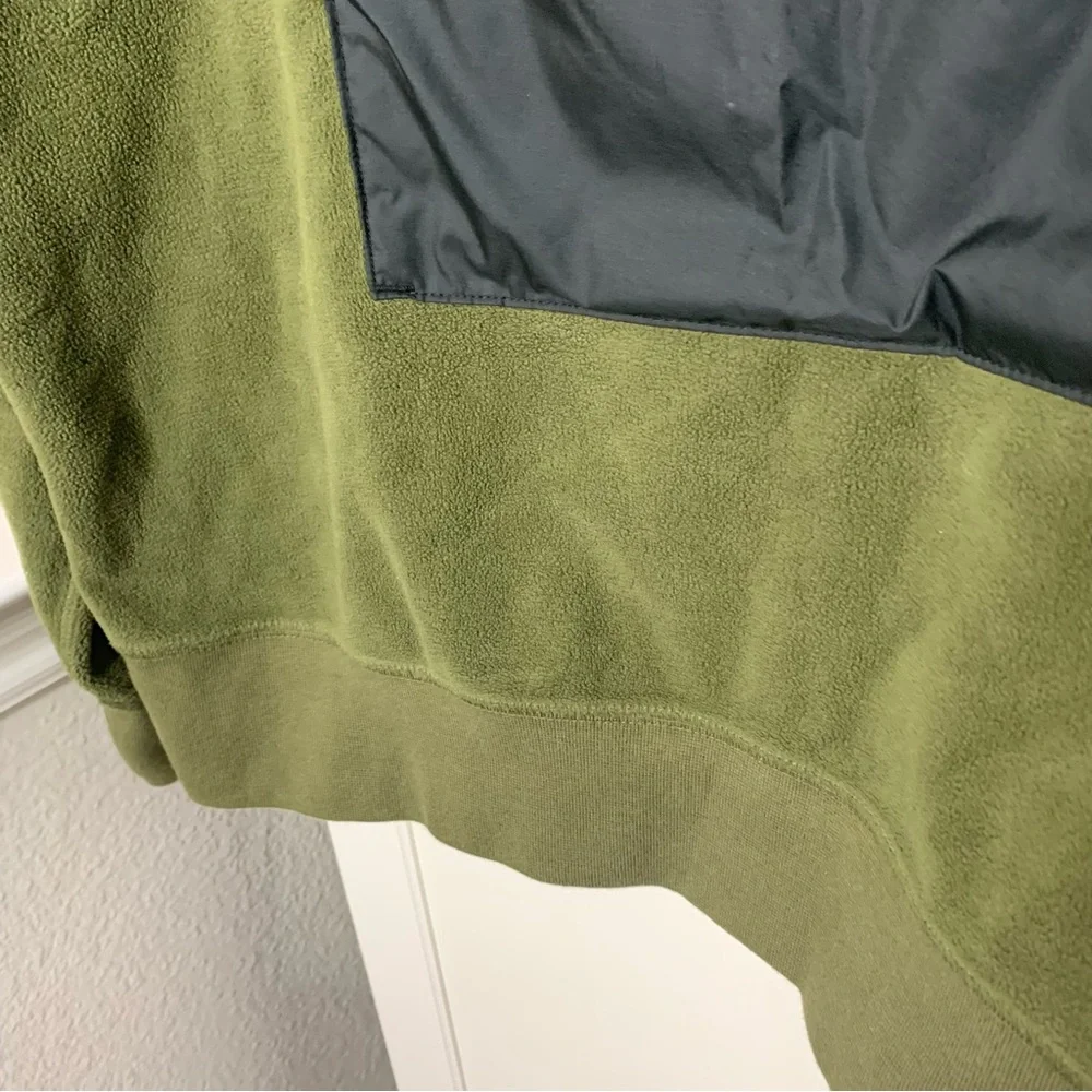 Men’s Nike Large Front Pocket Sweatshirt